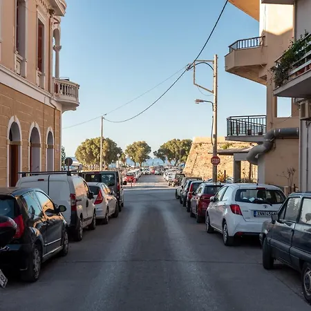 Couple's Flat In Chania Venetian Harbor & Beach Appartamento